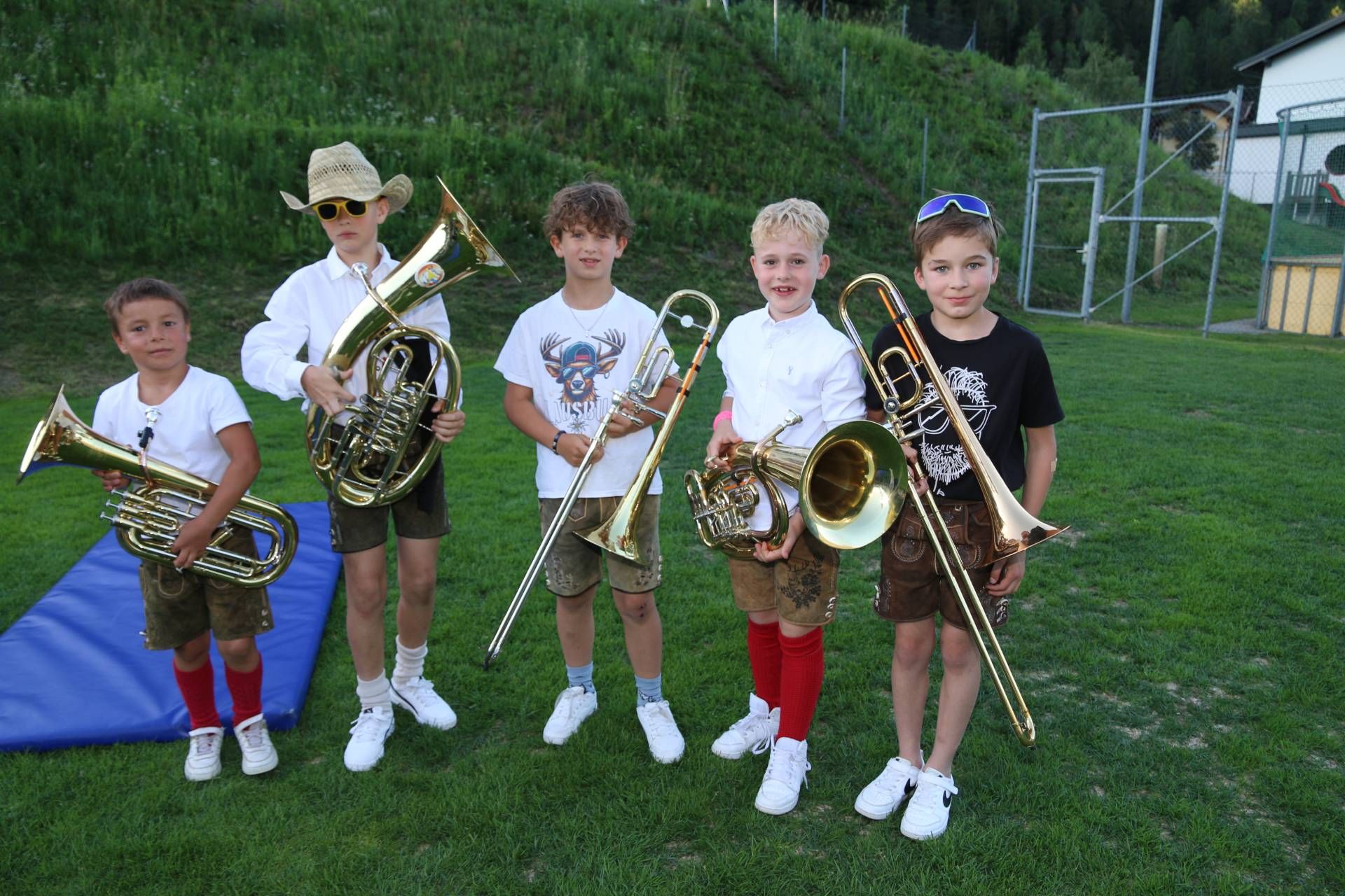 Es sangen alle Sch&uuml;ler der Volksschule Flattach und es musizierte auch die Bl&auml;serklasse.