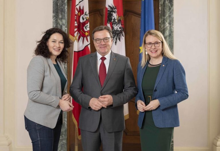 Ministerin Schramb&ouml;ck stellt ihre Pl&auml;ne vor