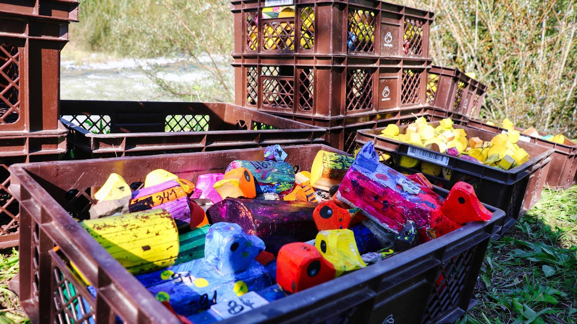 Die Enten sind - &ouml;kologisch ganz vorbildlich - aus Holz gefertigt.
