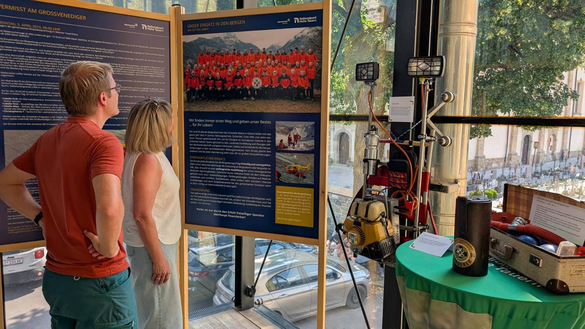 Ein Teil der Ausstellung ist den Rettungseins&auml;tzen am Venediger und der Bergrettung gewidmet. Foto: NPHT/Kurzthaler