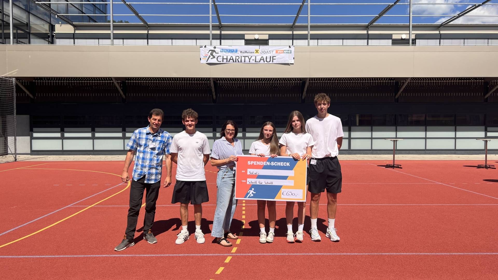 vnlr: Projektbetreuer Werner Gatterer, Simon Restuccia, Sandra Holzer (SoLaLi), Lisa Pawlik, Emma Kleinlercher, Jonas M&uuml;hlmann