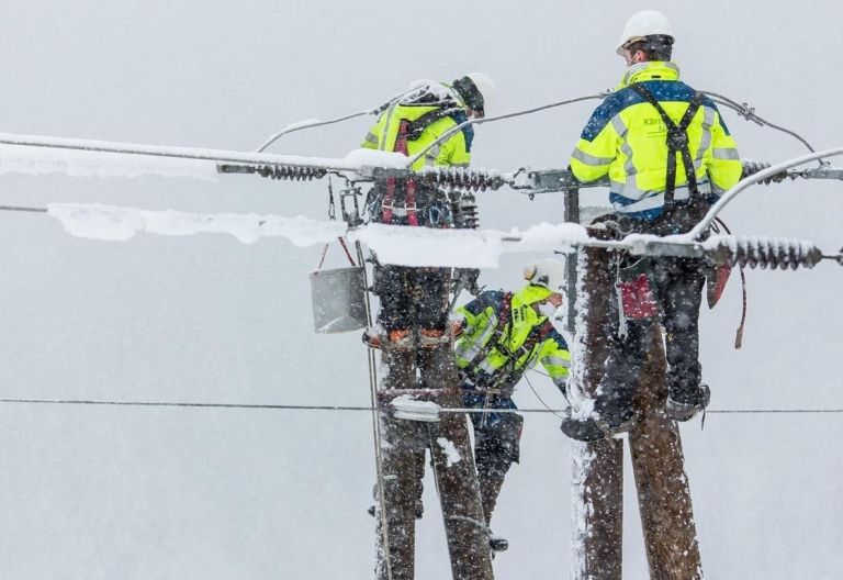 Gro&szlig;e Sch&auml;den am Stromnetz