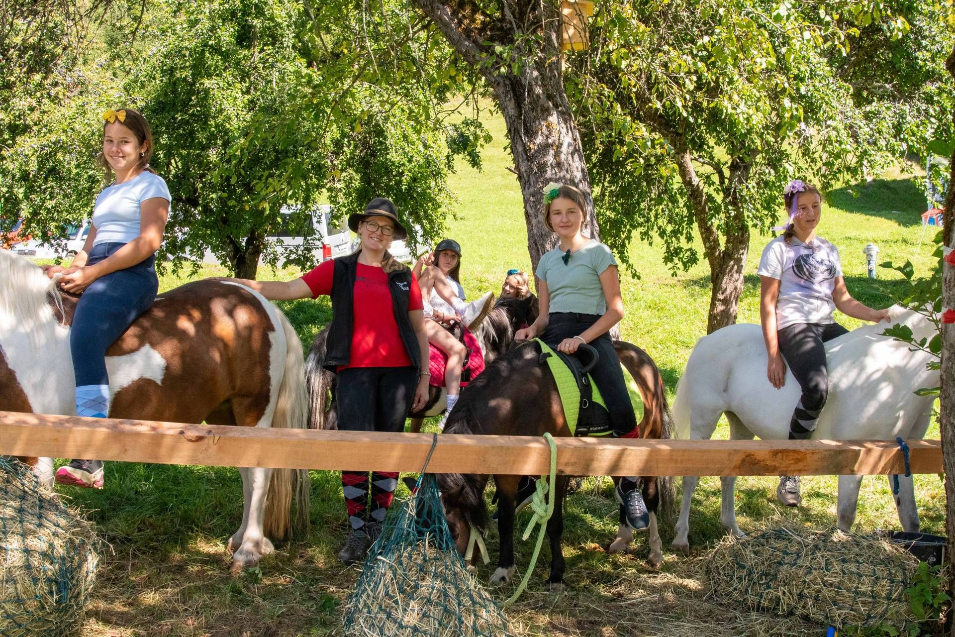 F&uuml;r Kinder gab es ein buntes Zusatzprogramm &ndash; vom Reiten &uuml;ber die H&uuml;pfburg bis zur Spielecke.