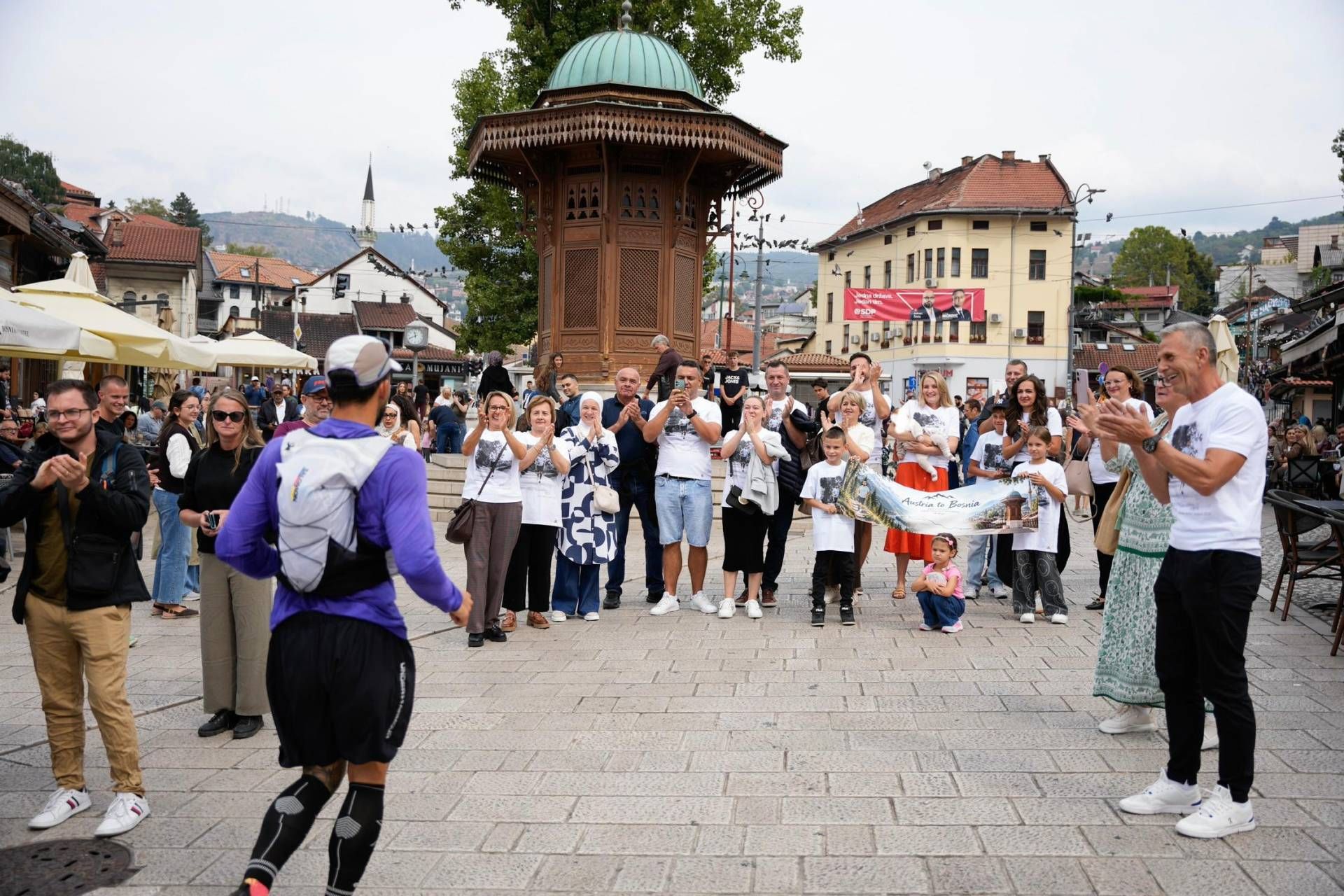 Ersch&ouml;pft aber gesund in Sarajewo angekommen, empfingen ihn Familie und Freunde.