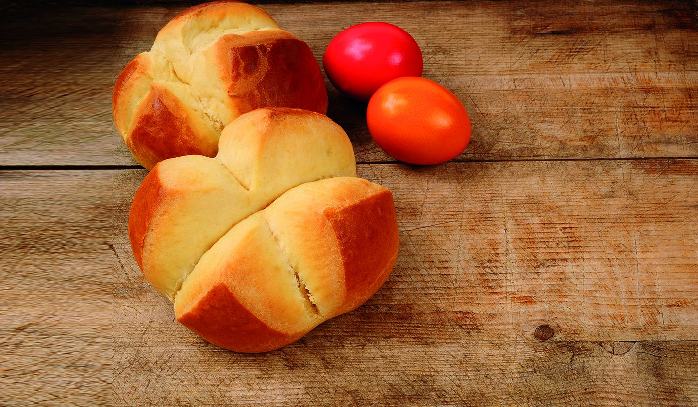 Wie die bunten Eier sind k&ouml;stliche Backwaren wie die Pinzen untrennbar mit Ostern verbunden.  	Foto: Symbolfoto