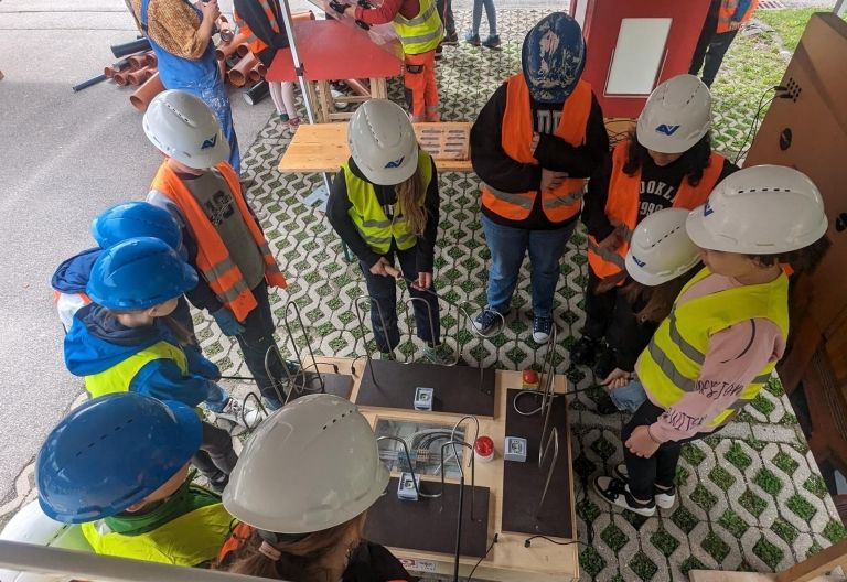 Erlebniswelt Baustelle begeistert Kinder in Osttirol