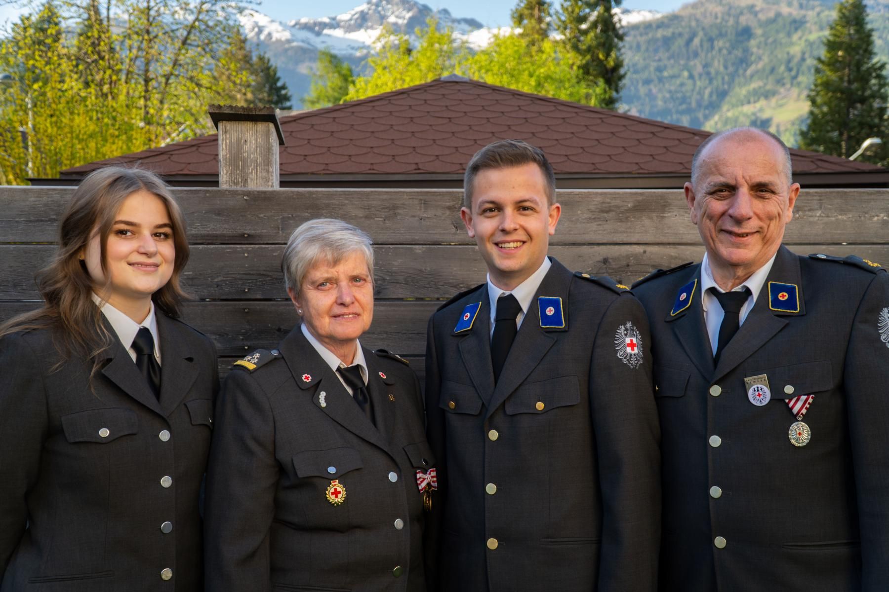 Schriftf&uuml;hrerin: Leonie Debon, Kassierin Maria K&ouml;nig, Stellvertretende Ortsstellenleiter: Daniel Stanglechner, RK Ortsstellenleiter Lienz Manfred Buchacher