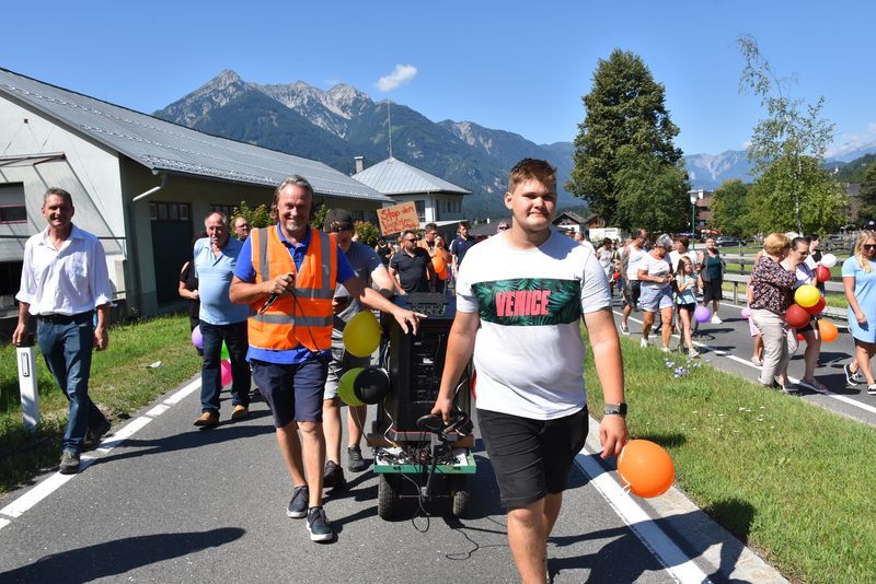 Rund 300 Teilnehmer nahmen an der Kundgebung in Greifenburg teil.