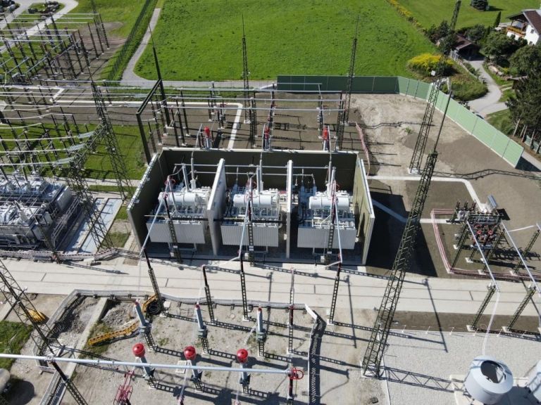 Neuer Riesentrafo ist in Nussdorf-Debant am Netz