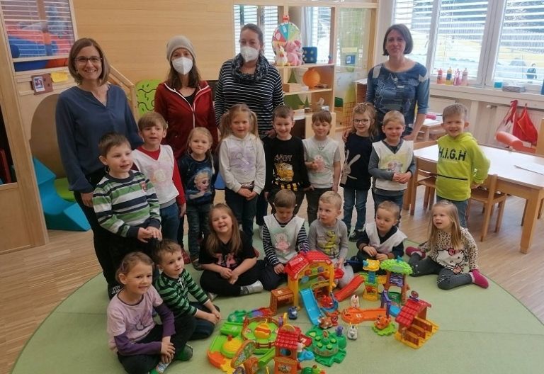 Die &bdquo;Tauernbl&uuml;mchen&ldquo; entdecken den Tauschladen