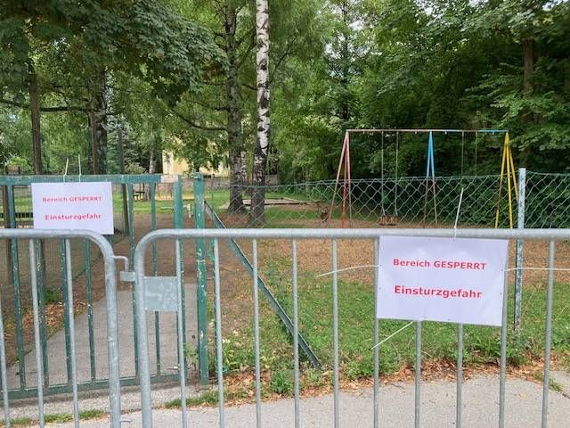 Der Spielplatz bleibt vorerst gesperrt. Foto: Stangl