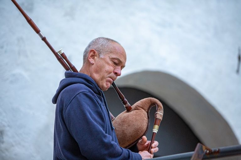 Trio Tritonus brachte Dudelsack auf Burg Heinfels zur&uuml;ck