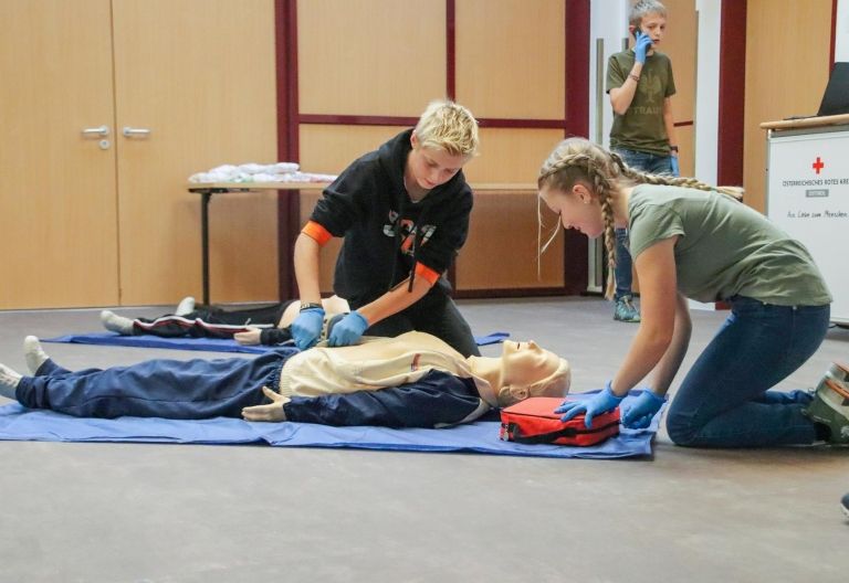 Just do it: rasche Hilfe bei Herzstillstand ist kinderleicht