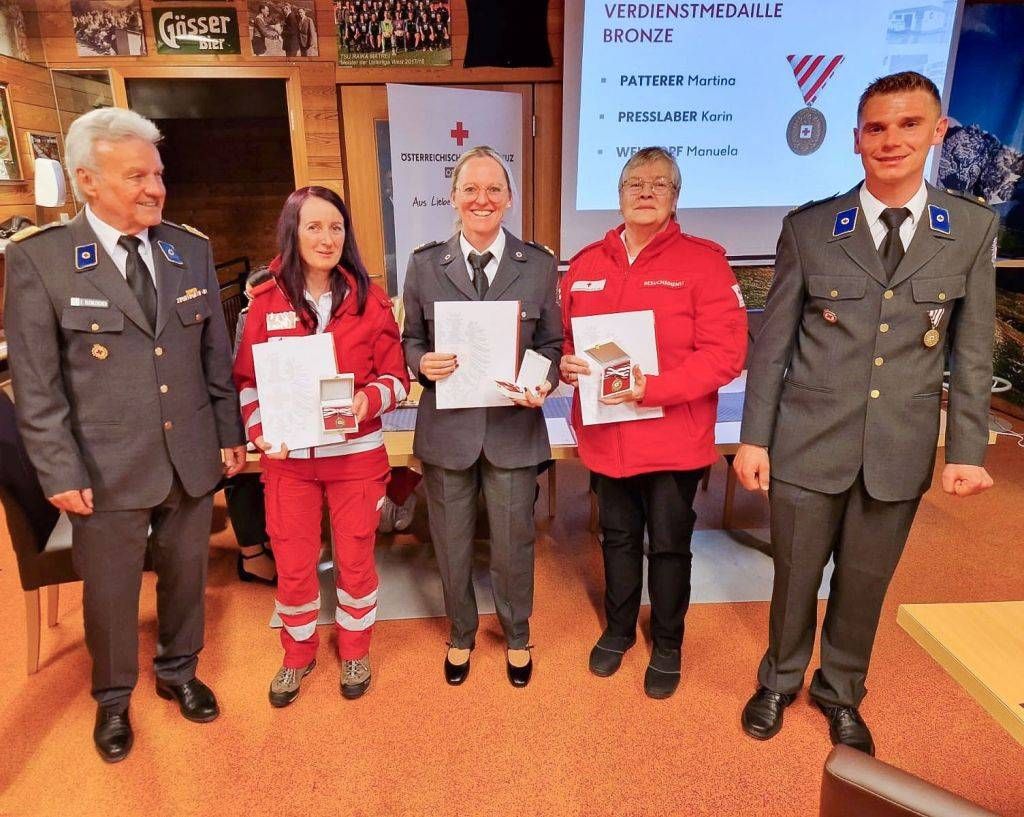 Bezirksstellenleiter und Vizepr&auml;sident Rotes Kreuz Tirol Egon Kleinlercher, Manuela Weiskopf, Karin Presslaber, Martina Patterer, Ortsstellenleiter der OT Matrei Michael Oberschneider.
