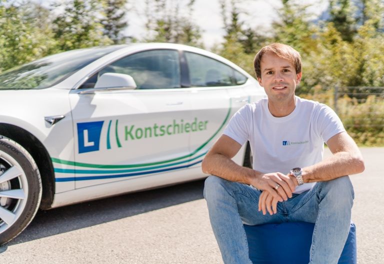 Auch Fahrschulen warten auf Ende der Schlie&szlig;ung 