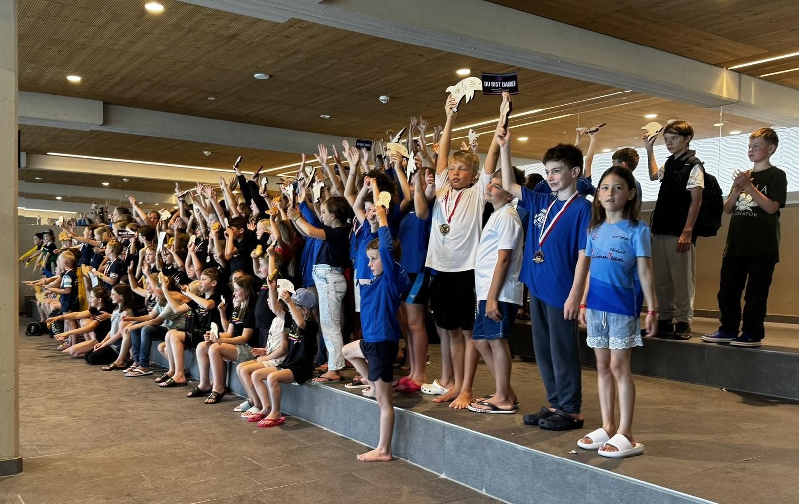 175 Schwimmerinnen und Schwimmer waren bei der vierten und letzten Station des Tiroler ASV&Ouml; Kids-Schwimcups am 08. Juni im Dolomitenbad in Lienz am Start.  Foto: Schwimmunion Osttirol