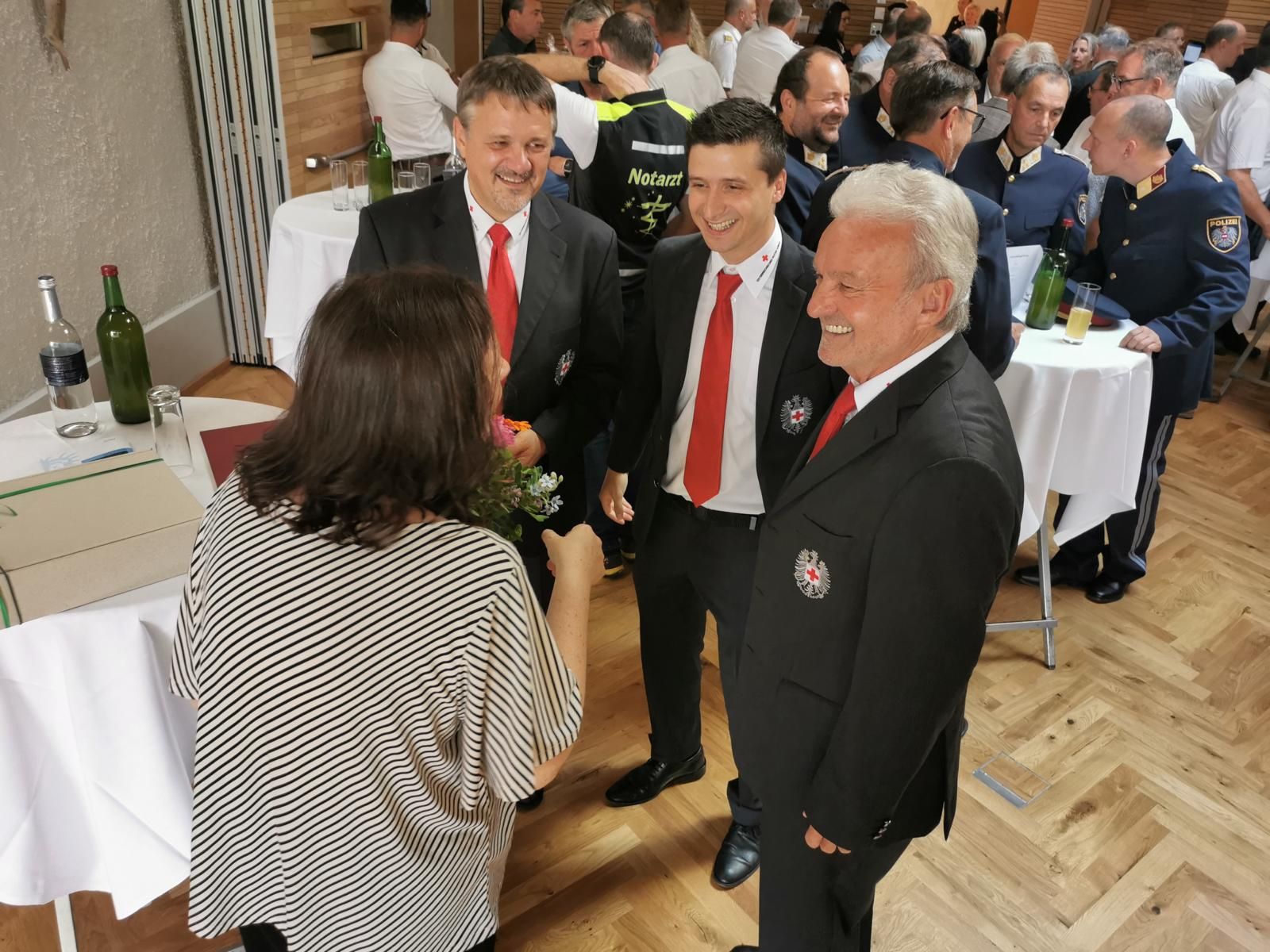 Auch die Rotkreuz-Spitze gratulierte der neuen Bezirkshauptfrau, Foto: Artinger