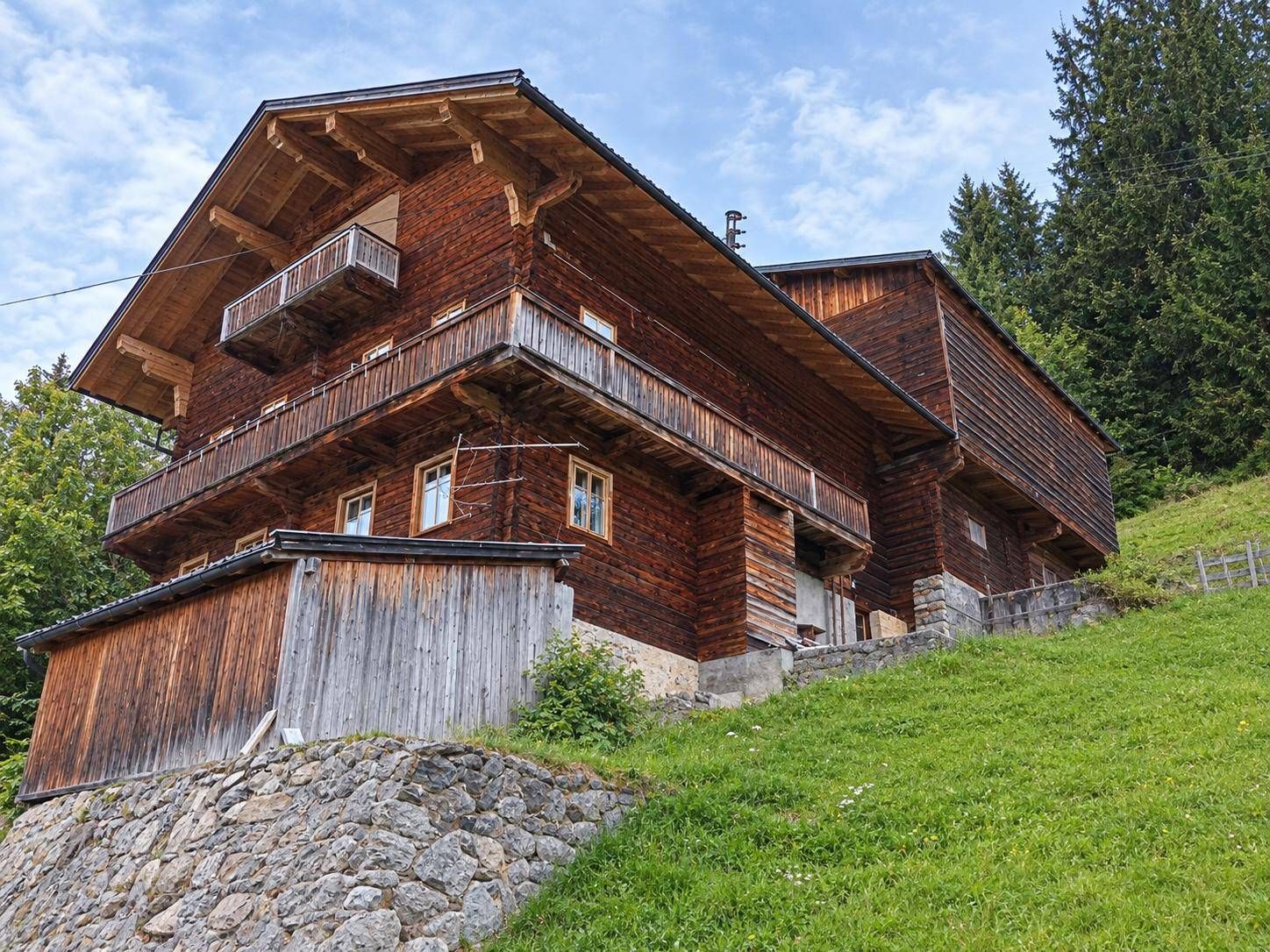 Leerstehendes Geb&auml;ude im Gailtal vor der Revitalisierung. Foto: Raum|Schmiede Lienz