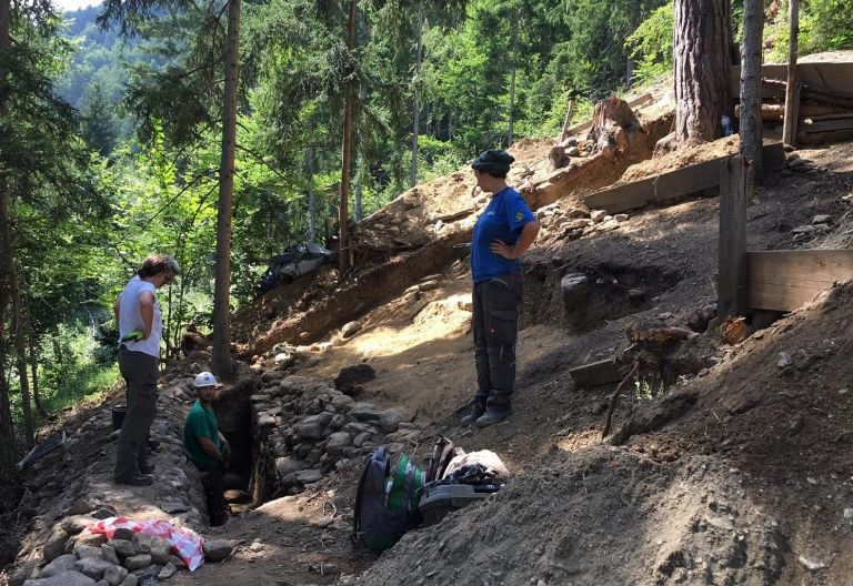 Gesamter H&uuml;gel war eine monumentale antike Kultst&auml;tte