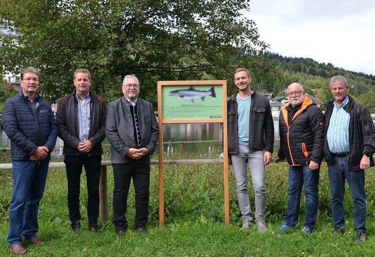 &Uuml;bergabe Fischertafeln und DAIWA Angeln in Seeboden