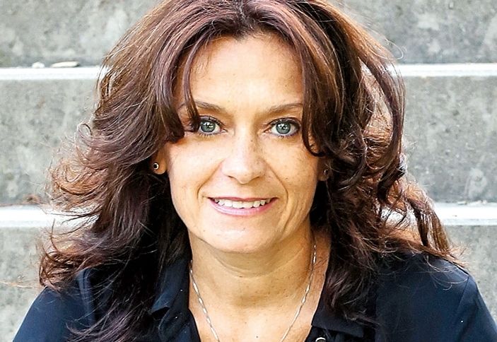 Nicola Howes (Linz, London)