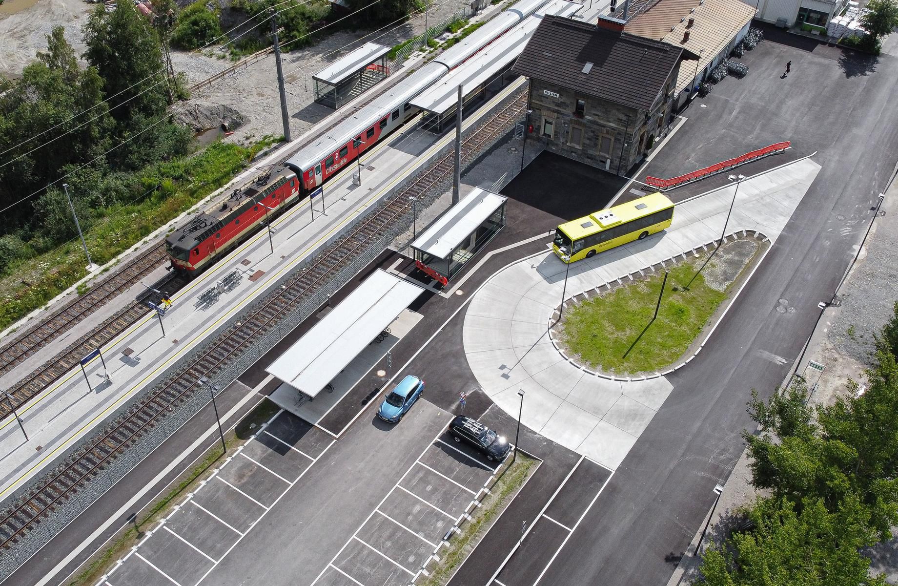Aug.: Im August wurden die Bauarbeiten am Bahnhof in Sillian so gut wie abgeschlossen. Foto: &Ouml;BB/Brunner Images