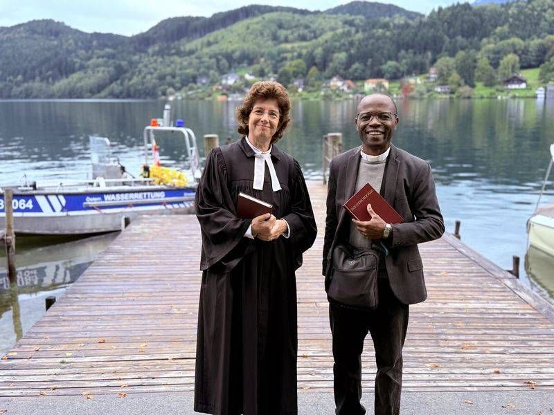 Pfarrer Prov. Maximilian Tasieobi Chilaka und Pfarrerin Seniorin Dagmar Wagner-Rauca.