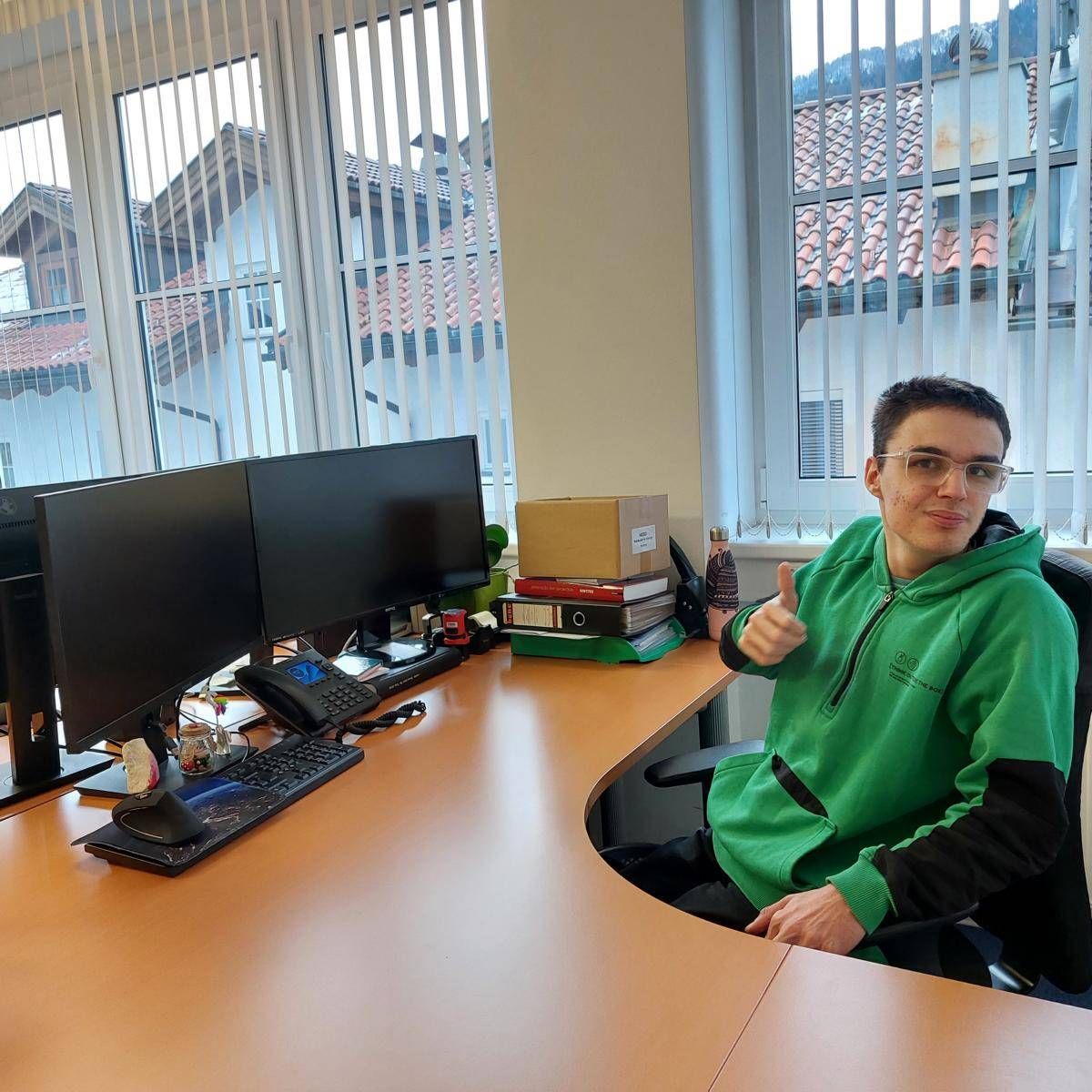 Andr&egrave; freute sich &uuml;ber den Besuch beim B&uuml;rgermeister.