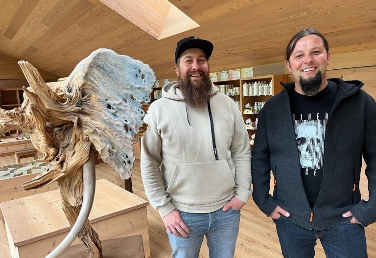 Kunstkraft: Stein, Holz und Metall im Vitalpinum