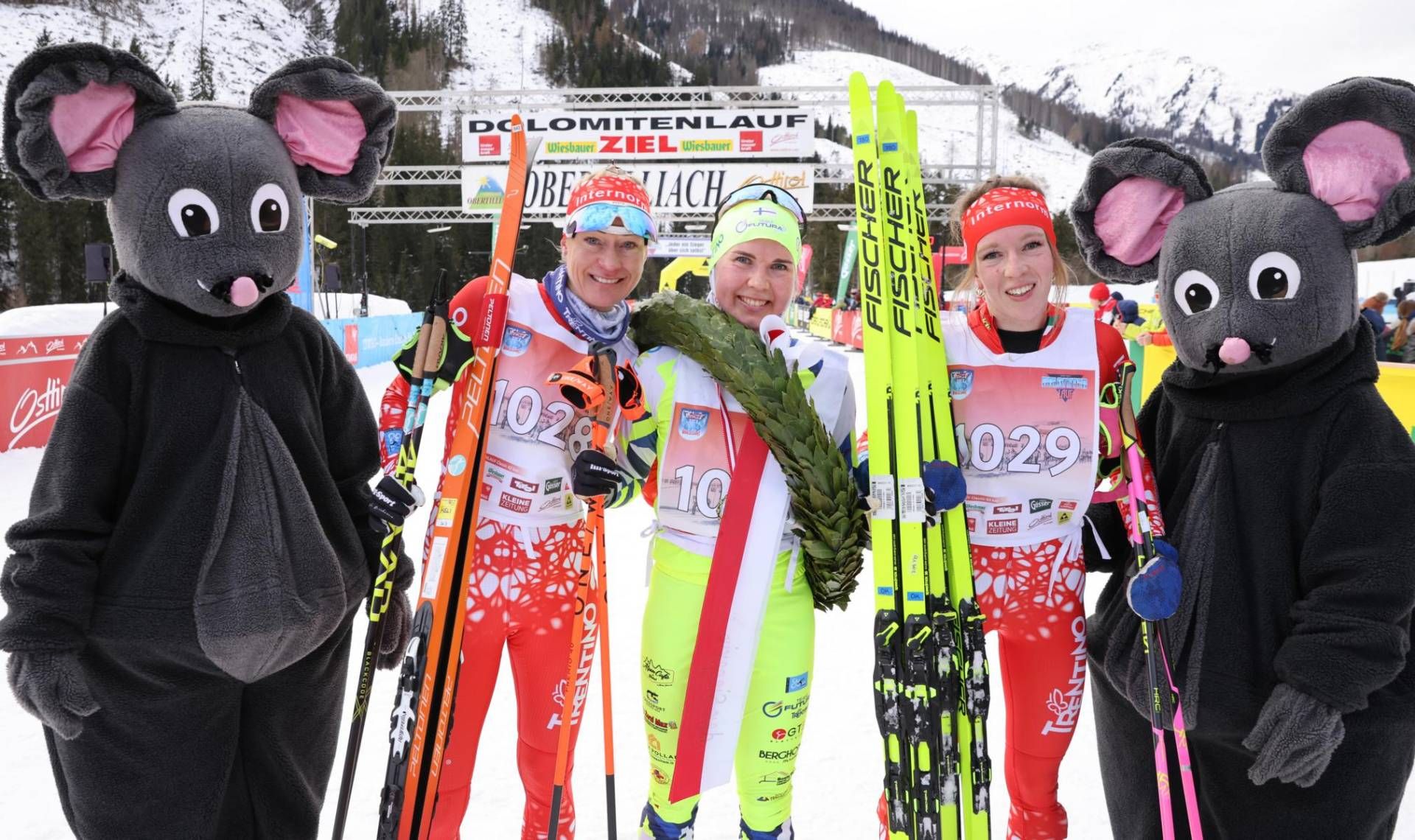Die schnellsten 3 Damen &uuml;ber 42km: Oona Kettunen (FIN), Heli Heimkamen (FIN), Anna Schmidhofer (AUT): Foto: Expa Pictures