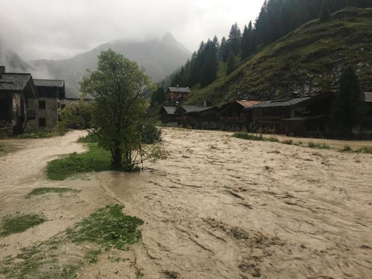 30j&auml;hriges Hochwasser in Hinterbichl, Sch&auml;den im Gschl&ouml;ss