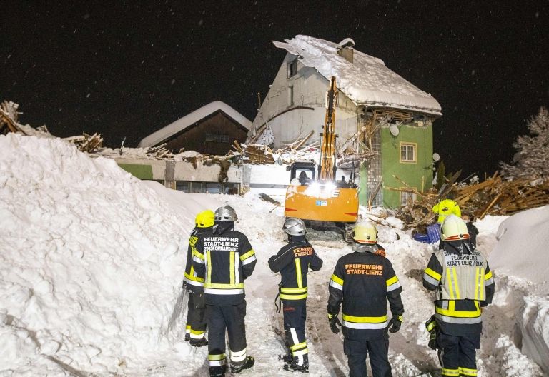 Halle in Lienz st&uuml;rzte ein