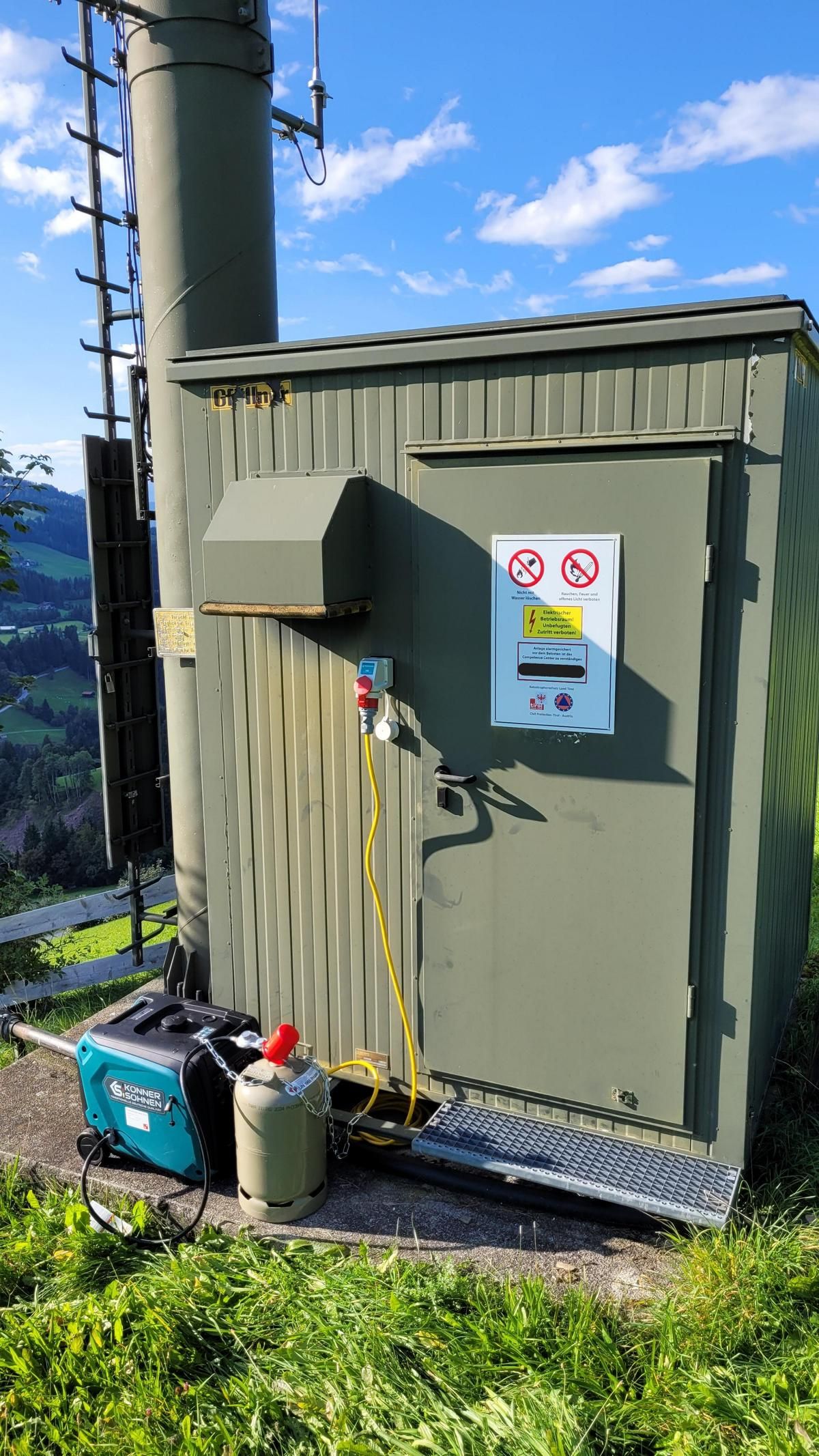 Bei der &Uuml;bung konnten alle 15 Osttiroler Funkstationen des A-Standort-Konzepts mittels Notstromaggregaten in k&uuml;rzester Zeit versorgt werden. Foto: Land Tirol