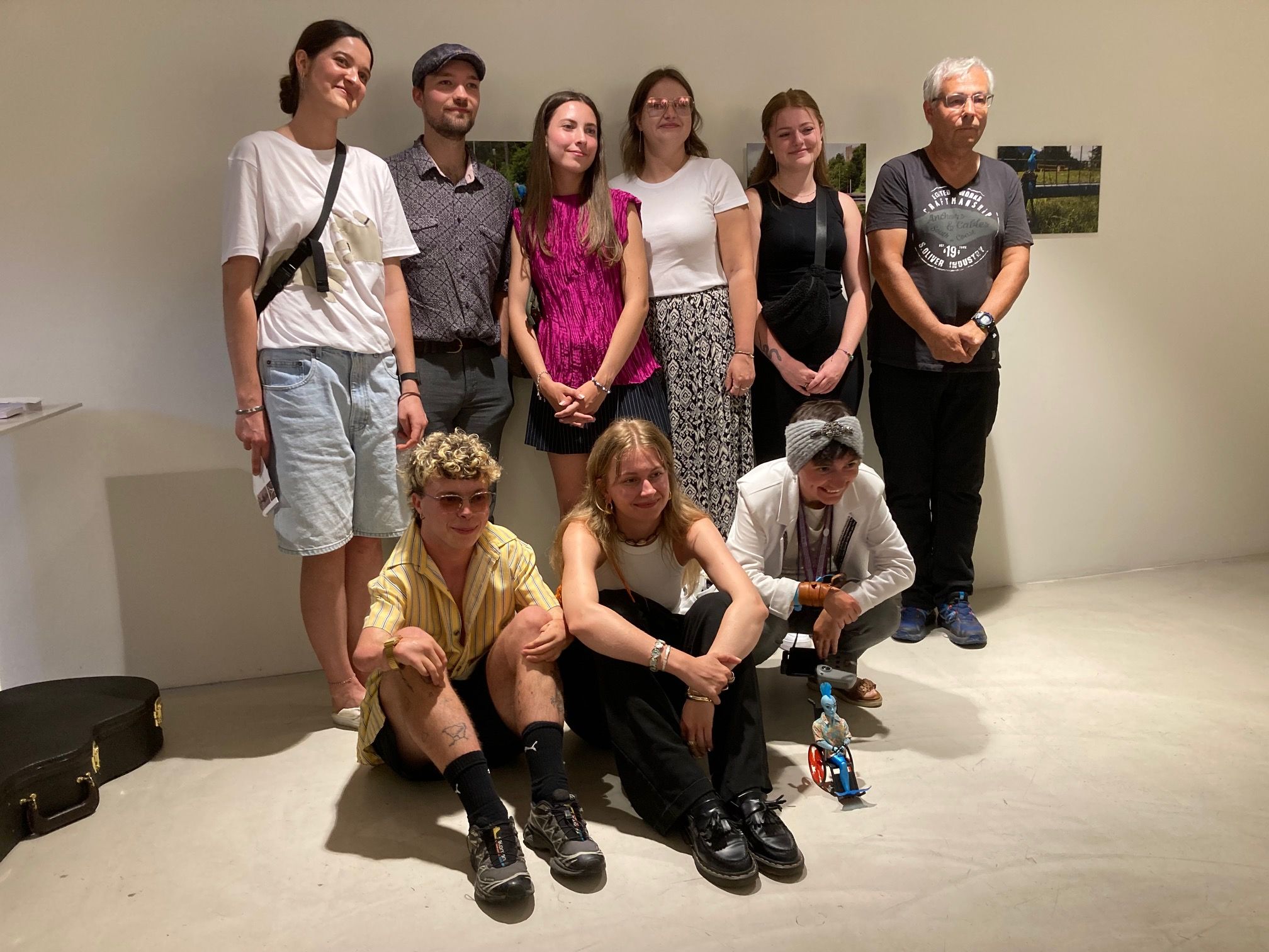 Die K&uuml;nstlerInnen bei der Vernissage. Foto: Stangl