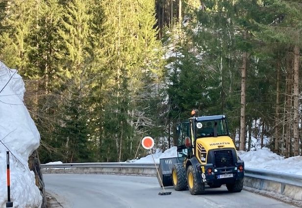 Sicherungsarbeiten der St. Justina-Stra&szlig;e nach Sprengung