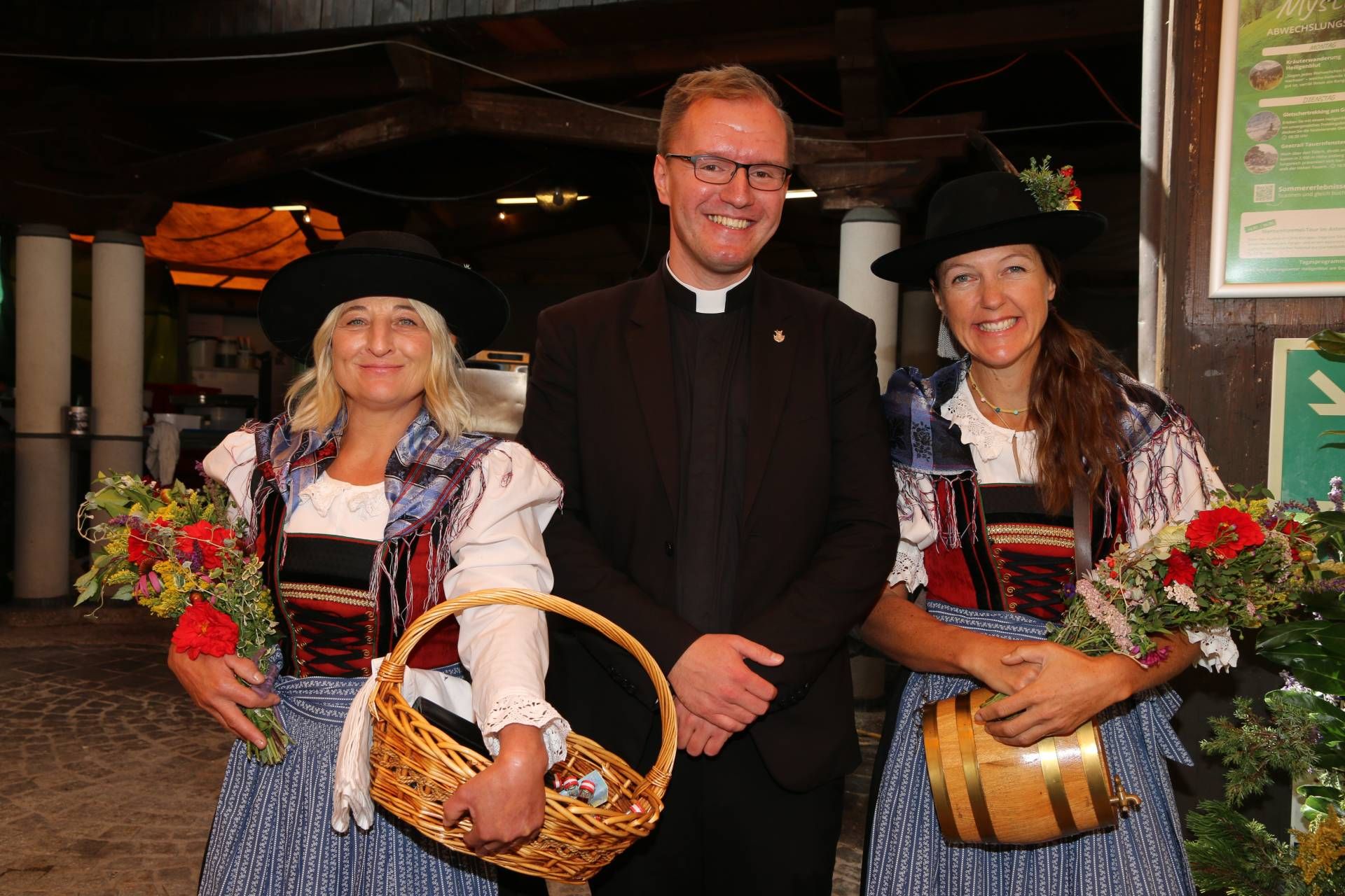 Der neue Pfarrer wurde willkommen gehei&szlig;en.