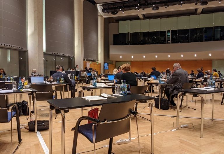 Landtag: Streit wegen Kindertherapiezentren