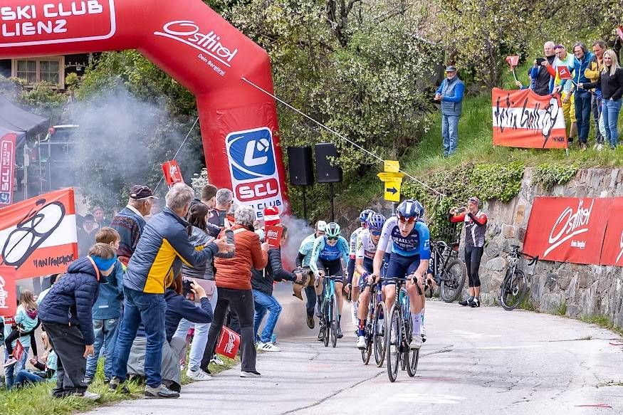 Begeisterung an der Strecke. Foto: Expa Groder