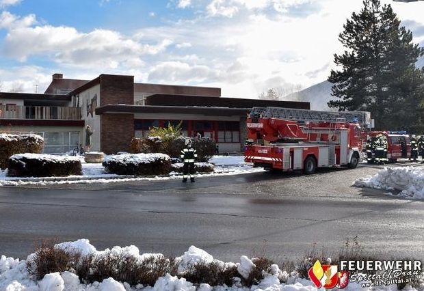 Brand im alten Hallenbad 
