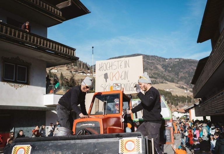 Fix: Sillianer Faschingsumzug wieder &uuml;ber die B 100!