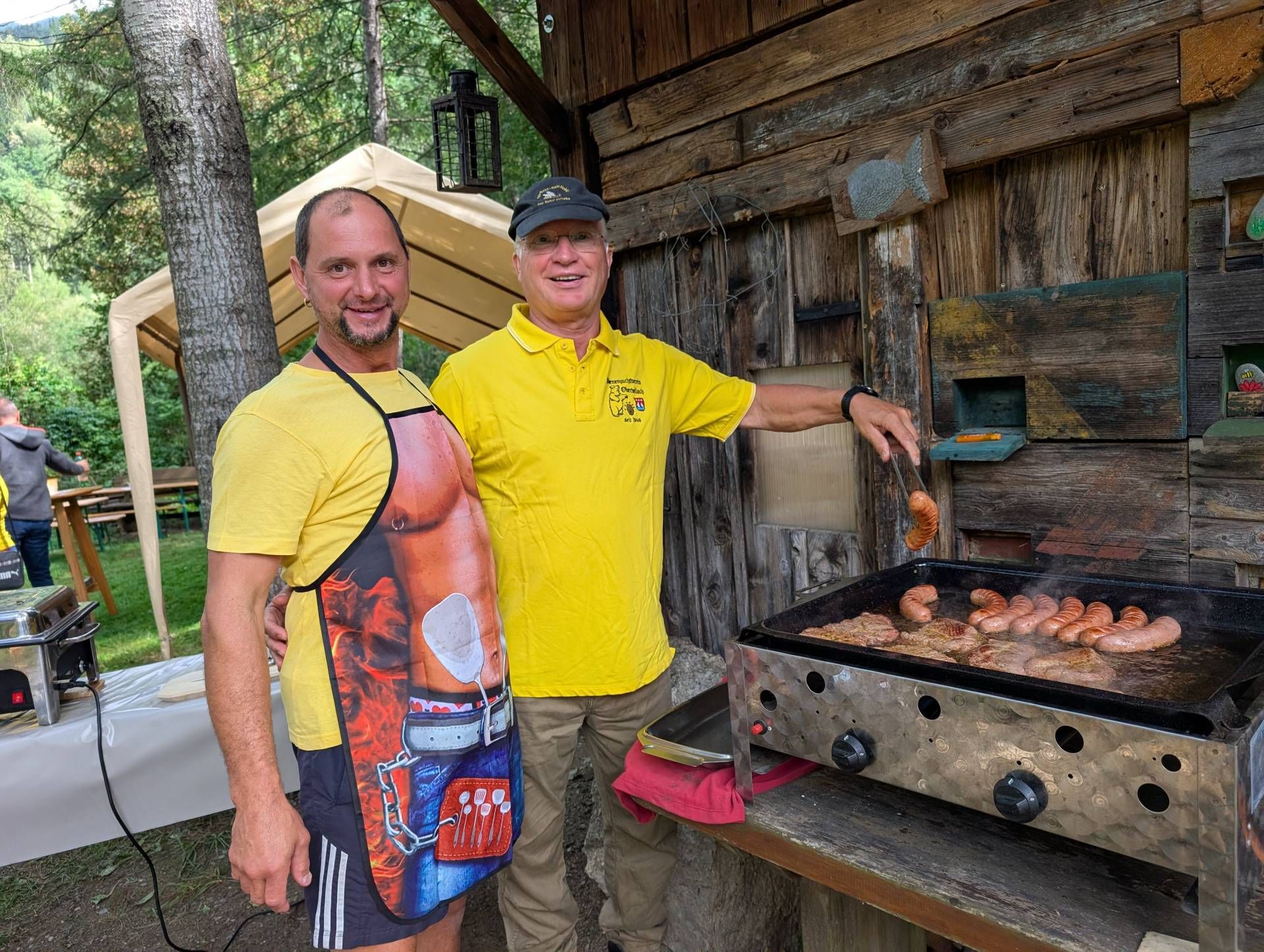 Grillmeister Markus und Franz Gollmitzer.