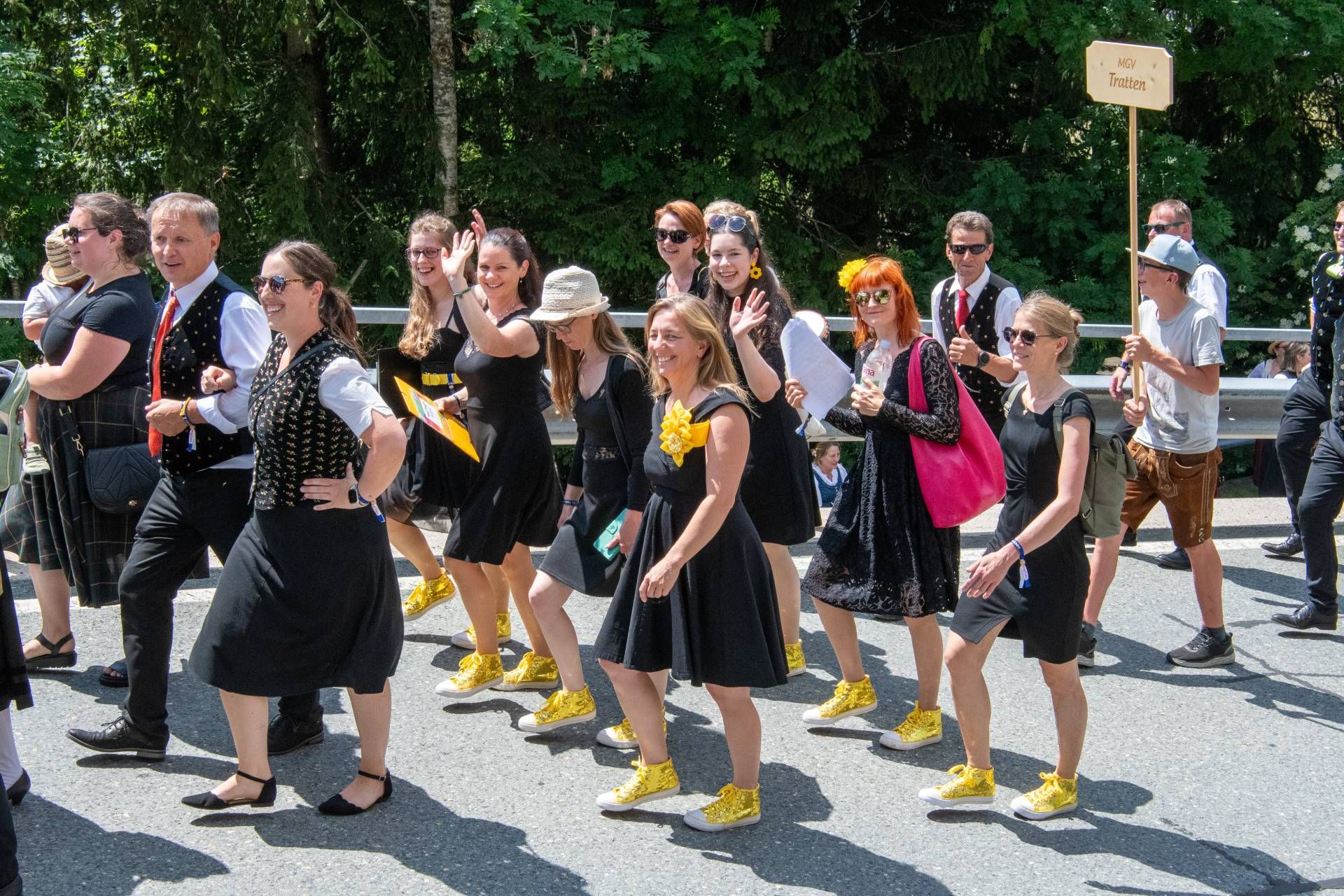 Stimmungsvoll pr&auml;sentierte sich auch das Platzlsingen nach dem Festzug. 22 Ch&ouml;re verteilten sich im gesamten Dorf, erf&uuml;llten die Pl&auml;tze mit ihren Liedern und die Liesinger sorgten mit gro&szlig;er Gastfreundschaft f&uuml;r die Bewirtung der engagierten S&auml;ngerinnen und S&auml;nger.