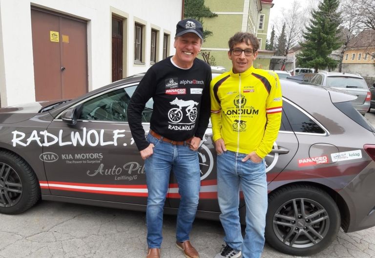 Gro&szlig;e Spende vom &bdquo;Radlwolf&ldquo; f&uuml;r die Sonderschule