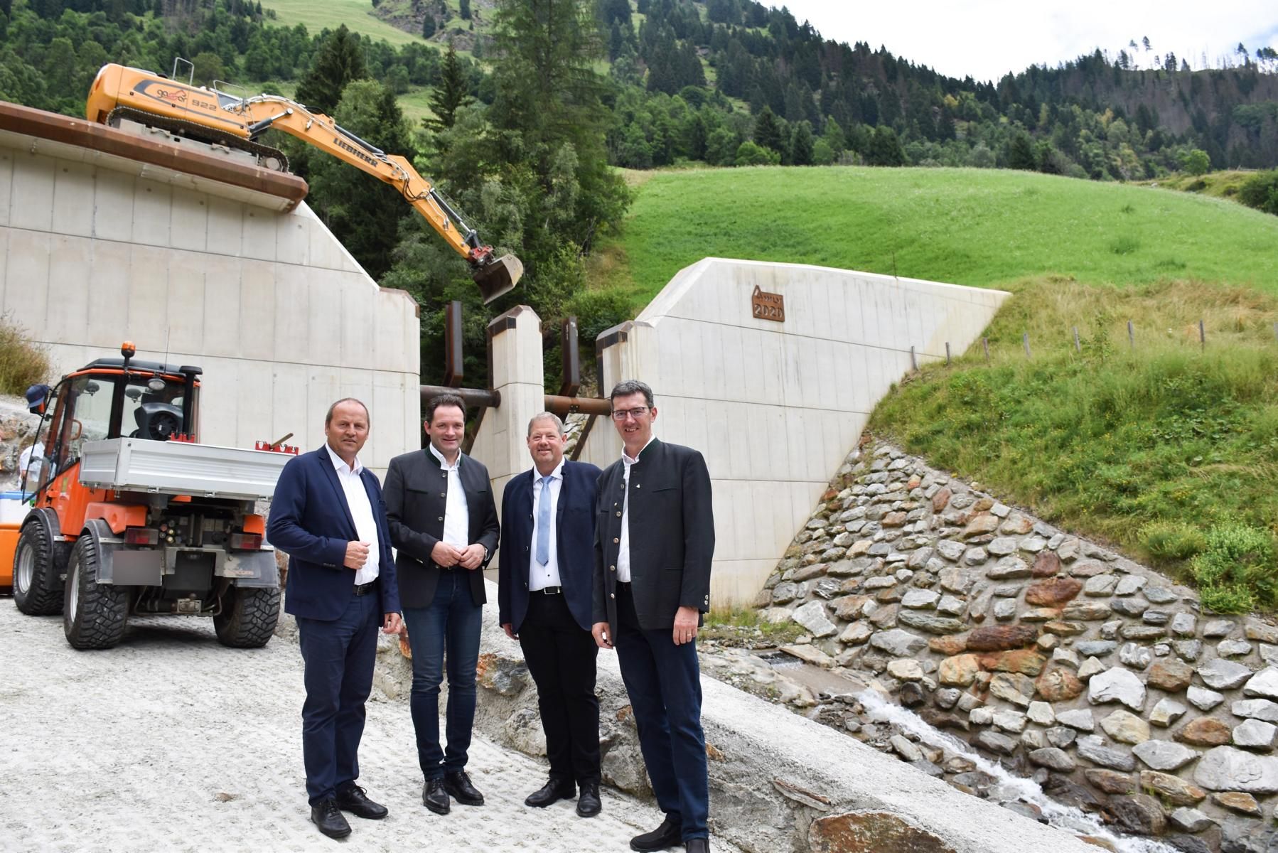 LH-Stv Josef Geisler, BM Norbert Totschnig, B&uuml;rgermeister Markus T&ouml;nig, SL Tirol DI Gebhard Walter, Foto: Land Tirol/Jansenberger