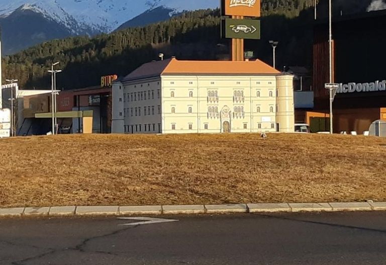 Am kleinen Schloss vorbei zum Gro&szlig;en...