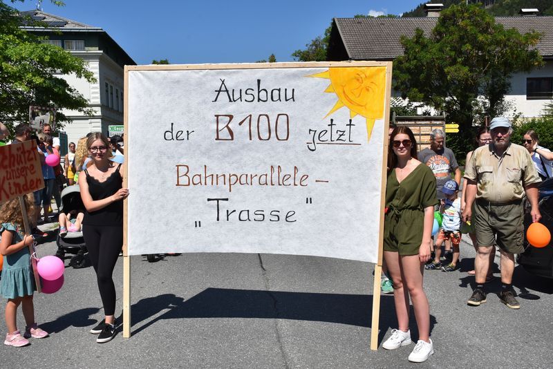 "B 100 Ausbau" jetzt war die zentrale Forderung.