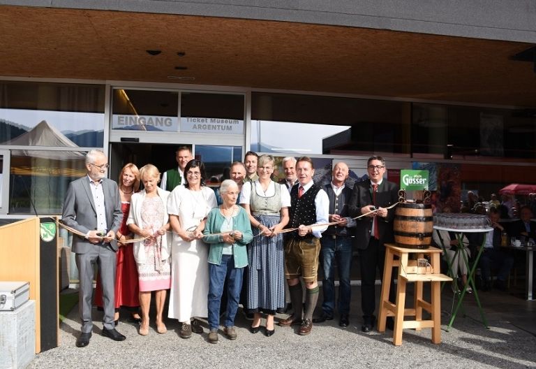 Kristallausstellung in Kletterhalle er&ouml;ffnet