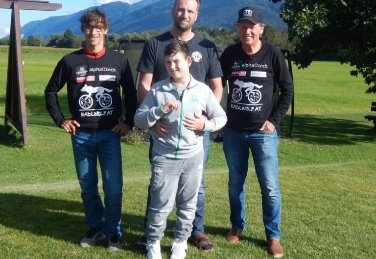 Radlwolf und Michael Kurz unterst&uuml;tzen Nico aus Jenig