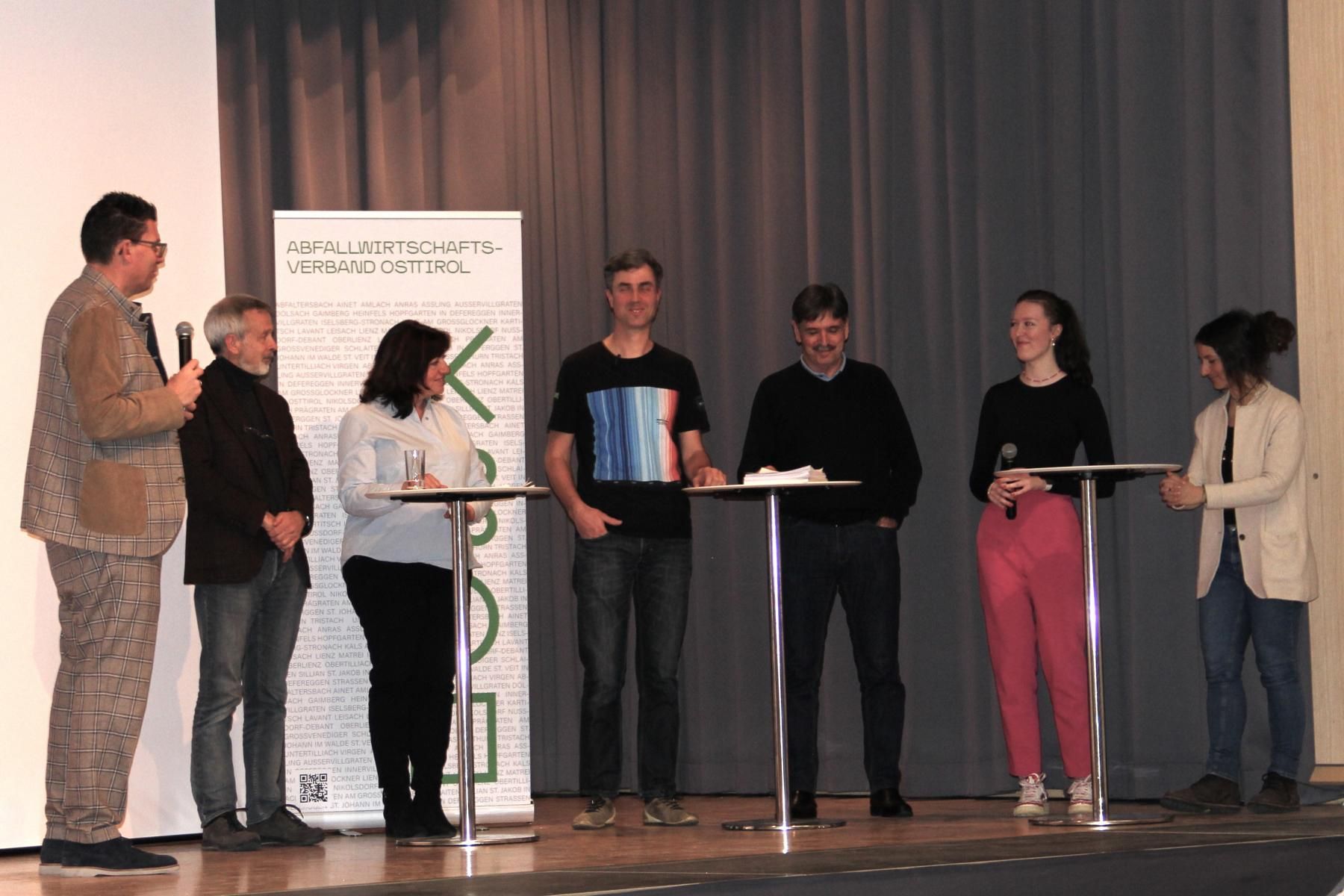Podiumsdiskussion mit Klima-Forscher Georg Kaser und Franziska Weineiss (KLAR-Managerin Nockregion). Foto: AWV Osttirol