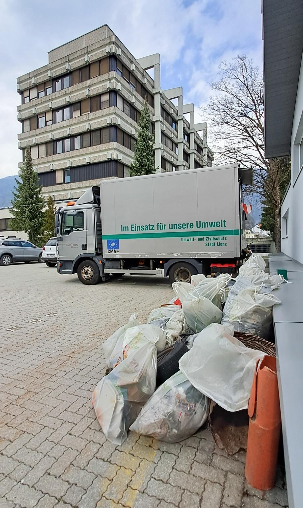 Reinigungskolonne sammelte zwei Kubikmeter M&uuml;ll 4